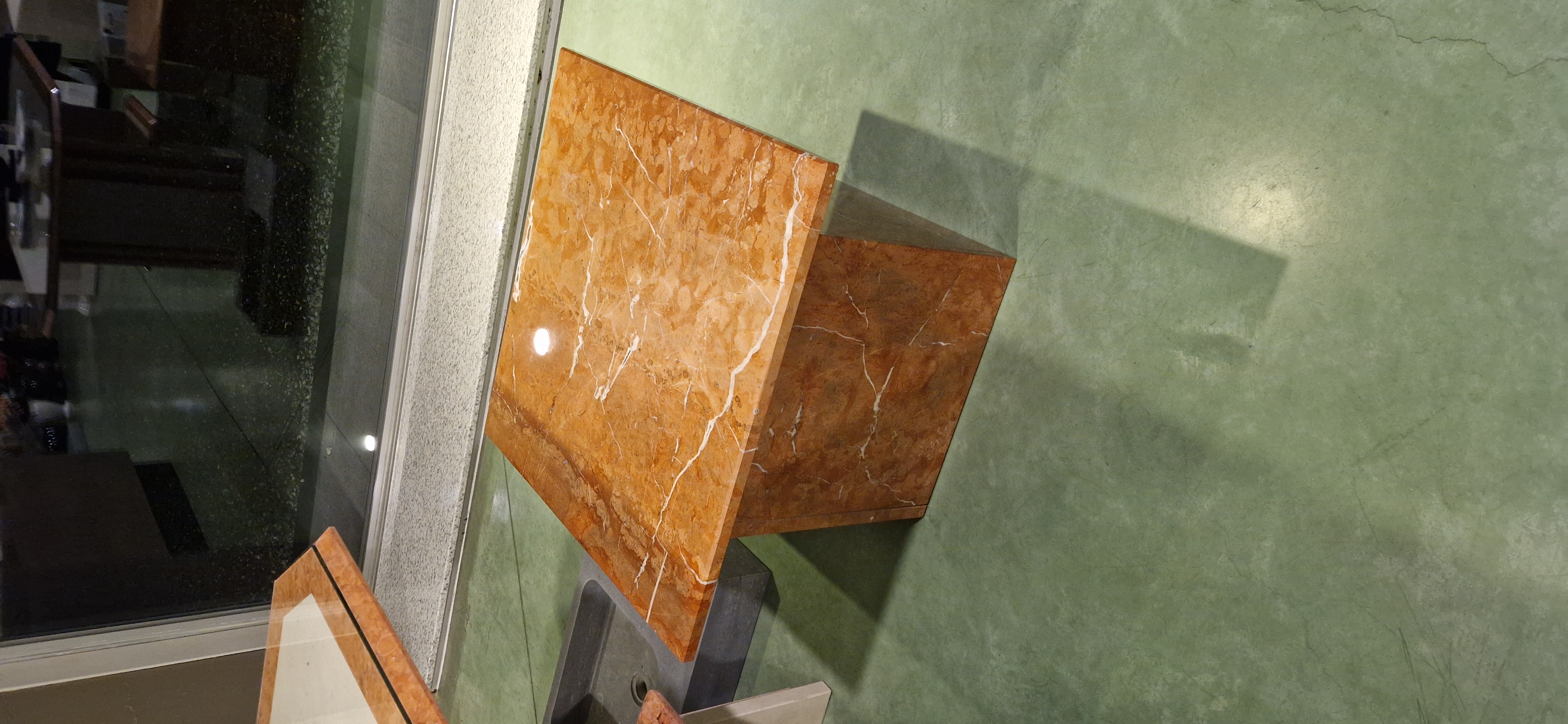 Koopje Salontafel rode marmer